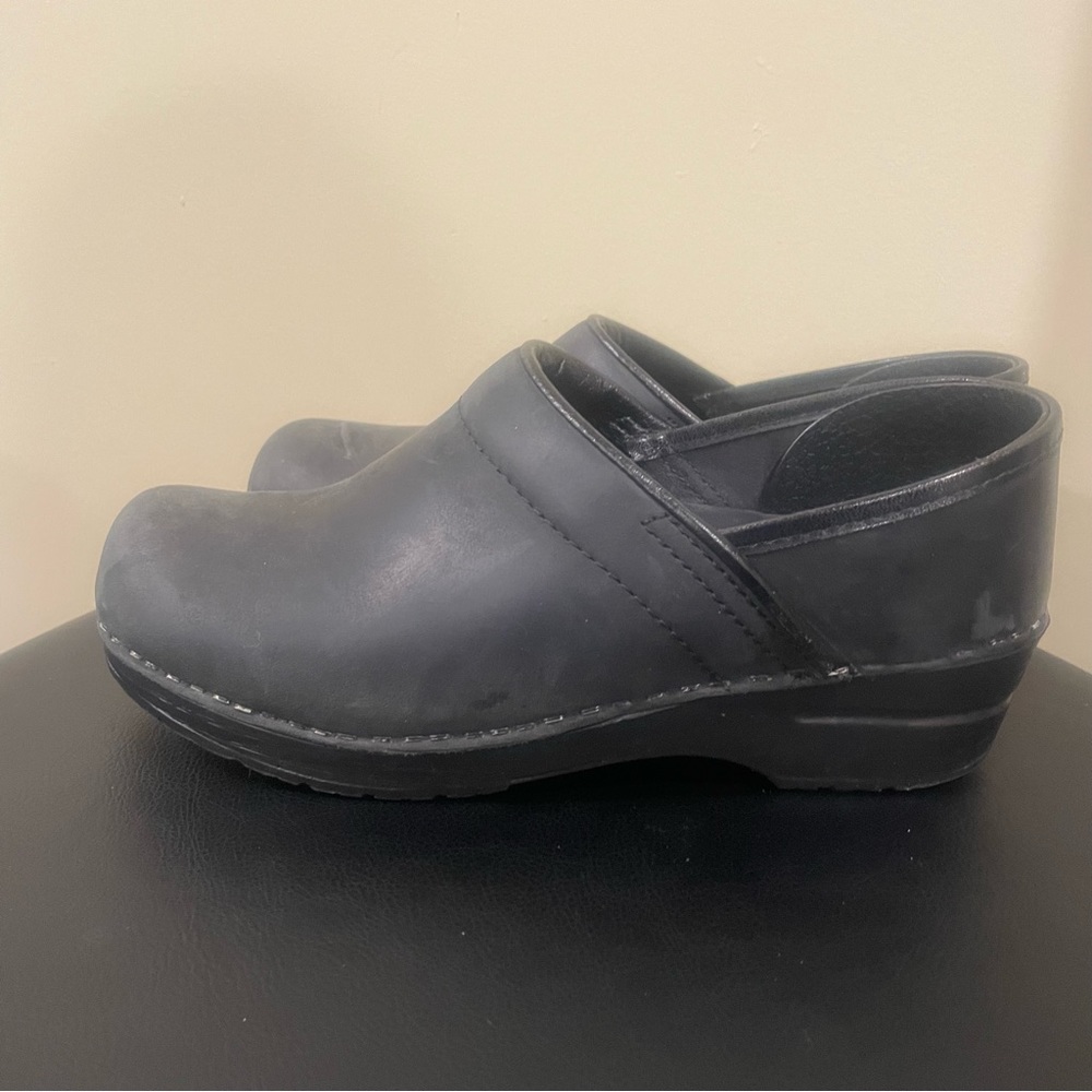 Dansko Women Black Leather Slip On Clog Professional Size 38 US 7